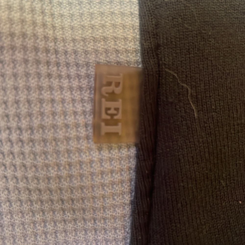 REI  pullover - Picture 3 of 7